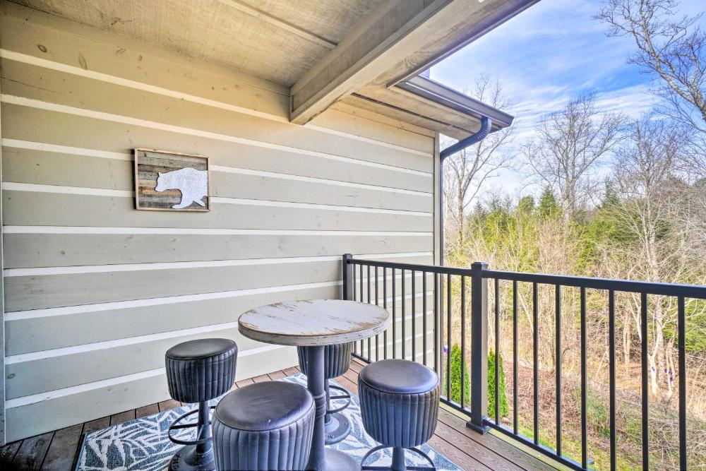 Chic Townsend Condo with Saltwater Pool!